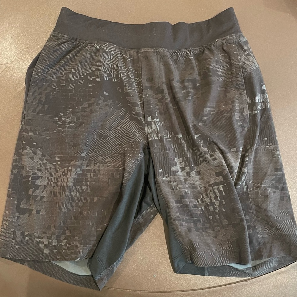Lululemon Men's Black Shorts. Liner, 9in